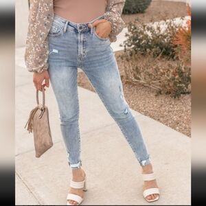 Risen Highrise Vintage Wash Skinny Jeans